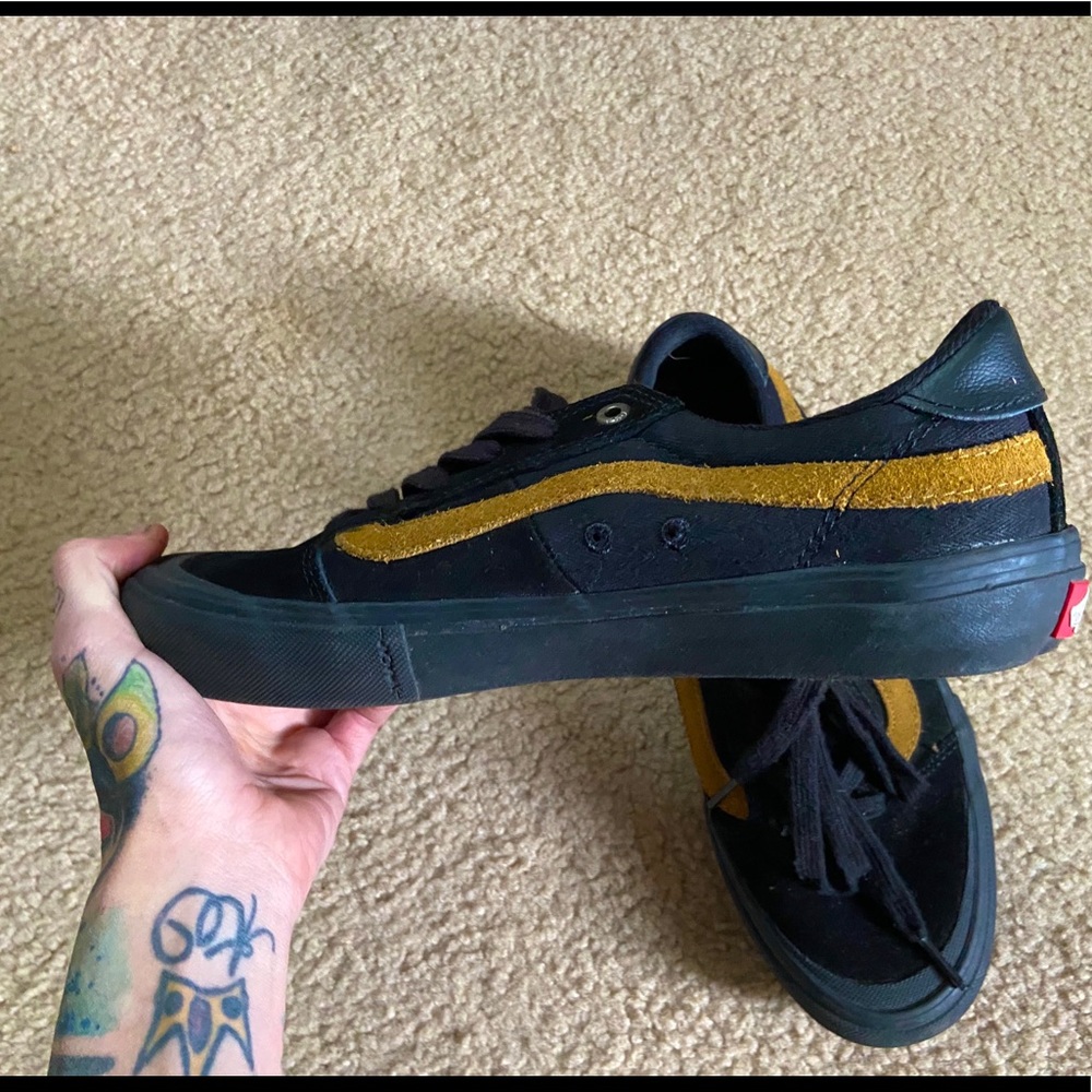 Flawless only worn once black PRO VANS with yellow